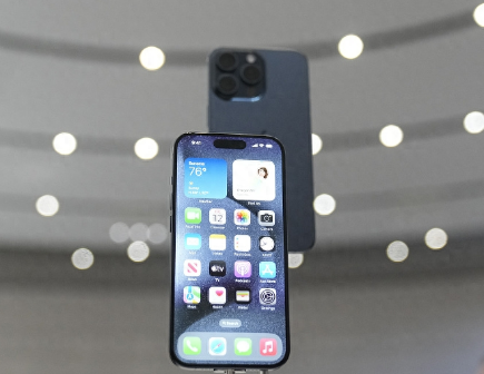 嘉定Apple维修站分享买iPhone15还是华为Mate60 