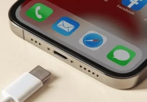 嘉定苹果15维修分享iPhone15改USB-C接口后能和安卓用户互借充电器吗 